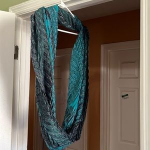 Blue/turquoise scarf